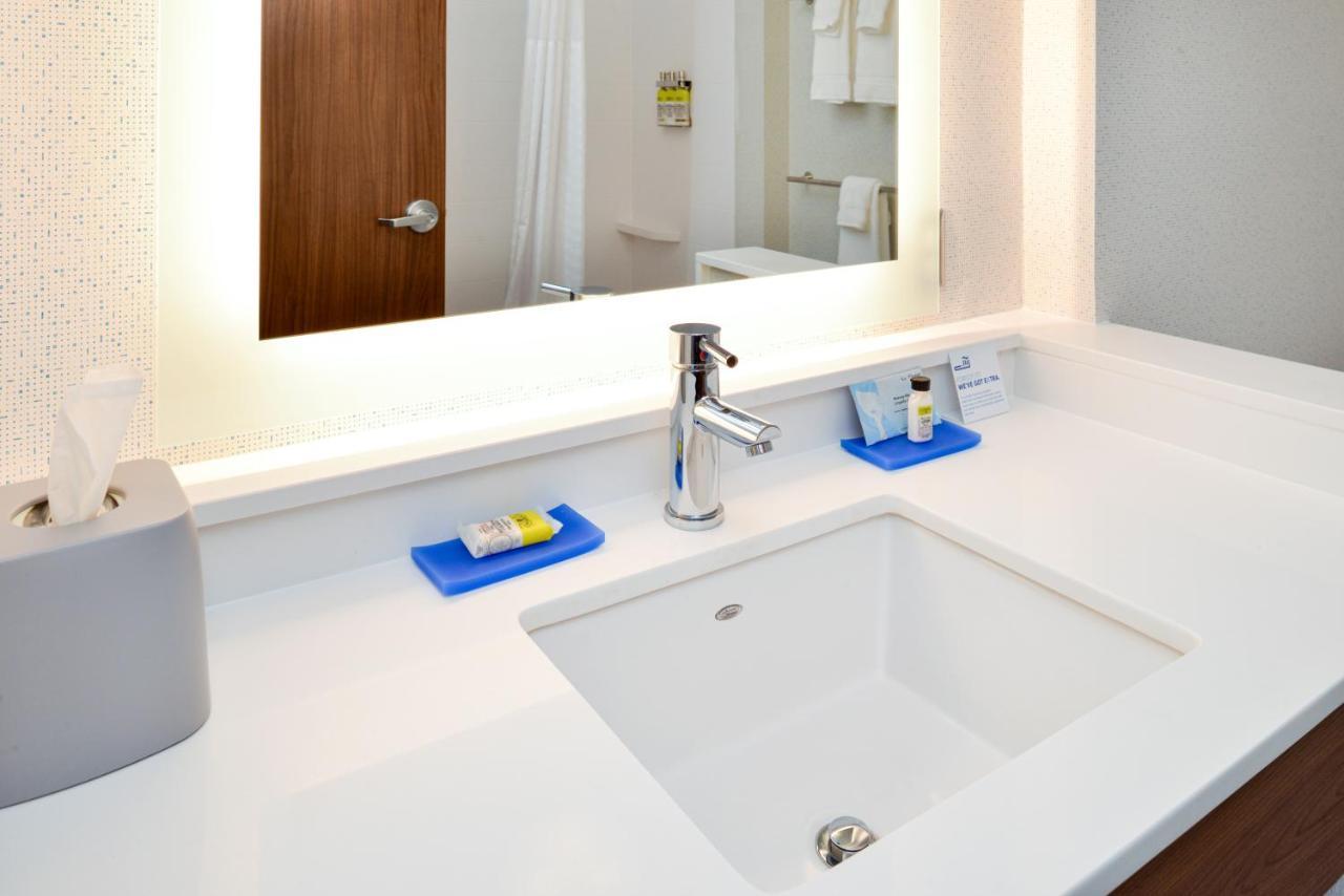 Holiday Inn Express & Suites - Elko By Ihg Bagian luar foto