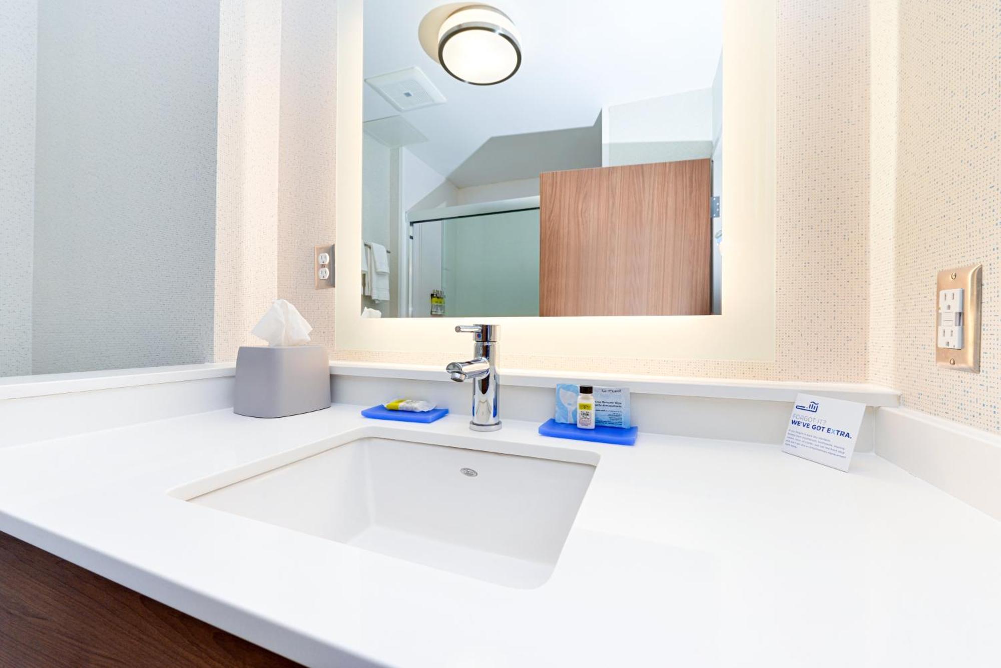 Holiday Inn Express & Suites - Elko By Ihg Bagian luar foto