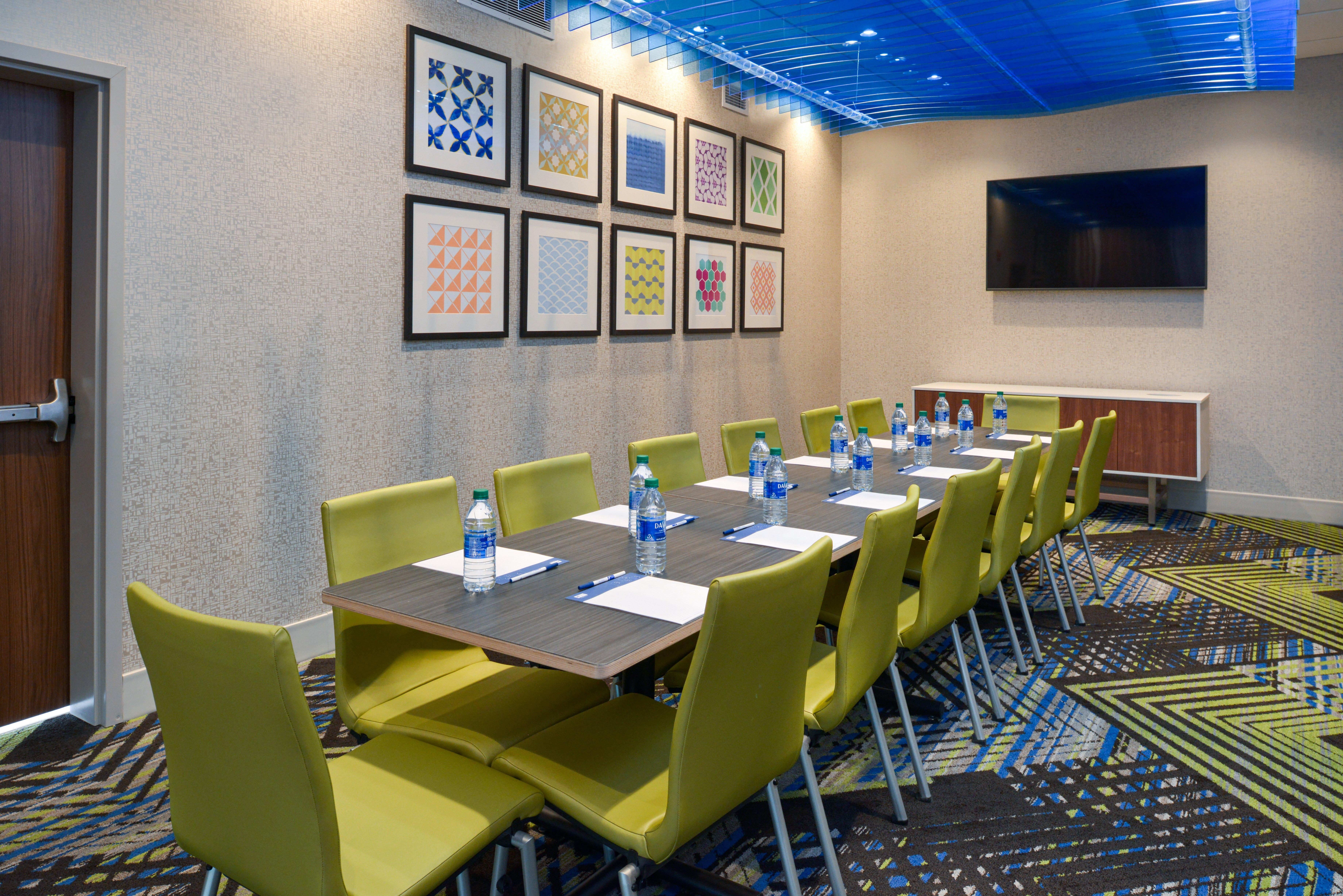 Holiday Inn Express & Suites - Elko By Ihg Bagian luar foto
